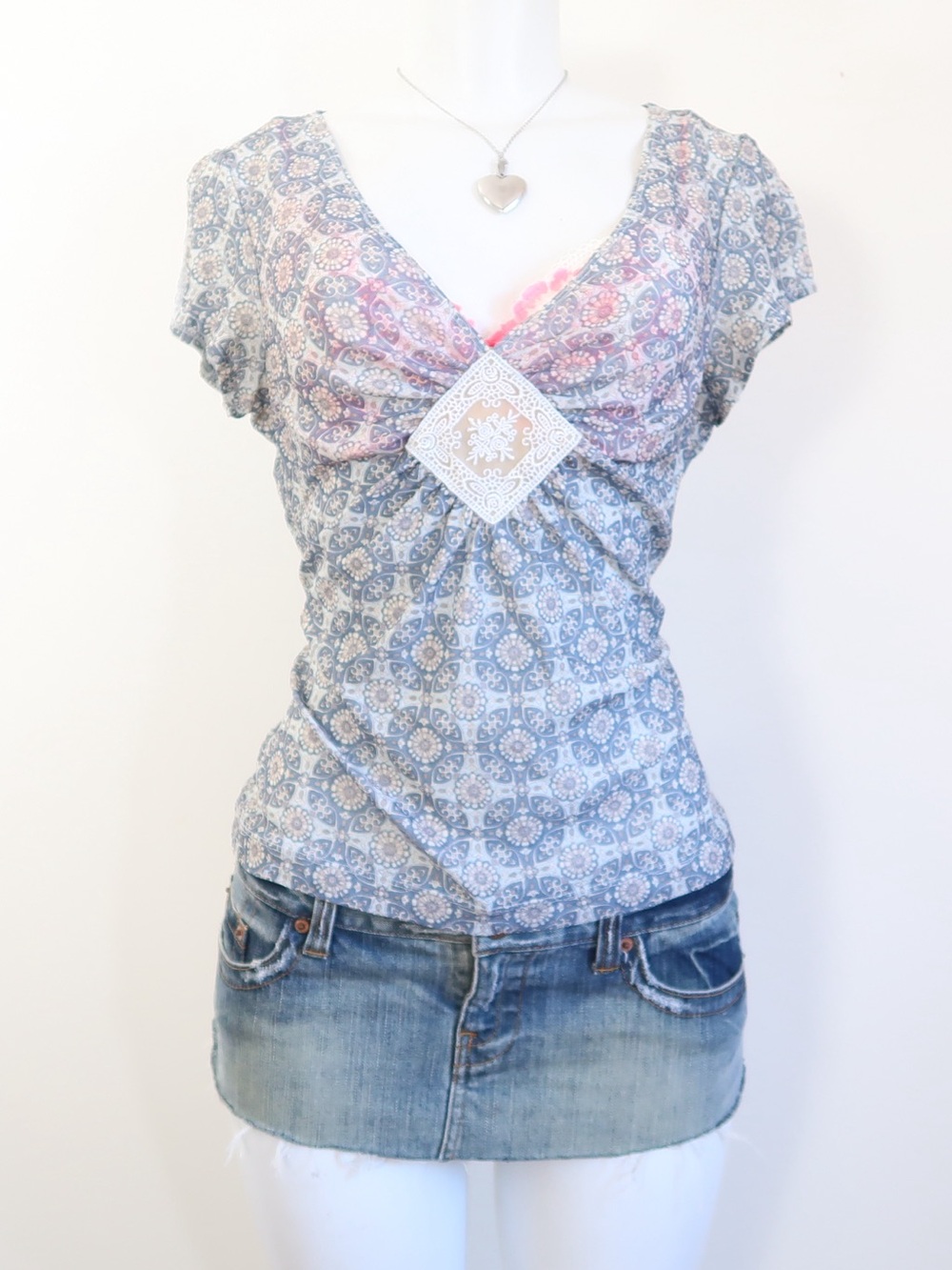 No Boundaries Blue Printed V-Neck Short Sleeve Camisole with Pink Trim